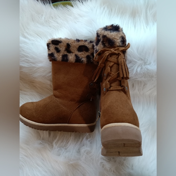 Faux Fur Girl's Boot, Size 12M Adorbs - Picture 4 of 8